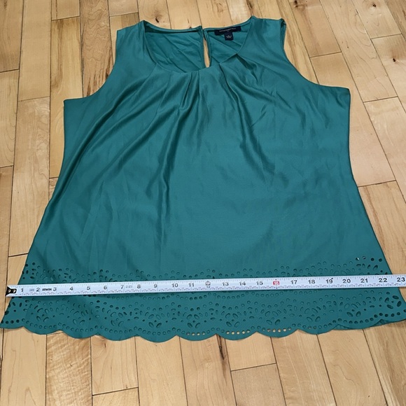 Banana Republic Sleeveless Blouse - Picture 8 of 8